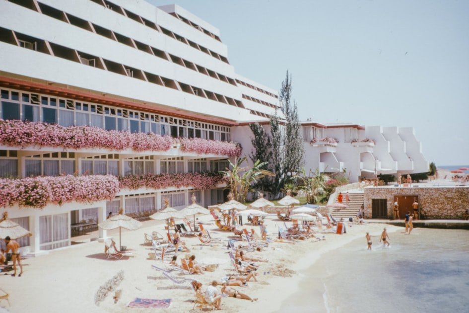 Maximizing Revenue for Small-Chain Resorts